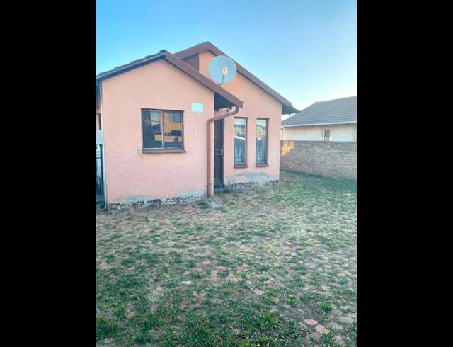2 BEDROOM HOUSE FOR SALE IN LAKESIDE